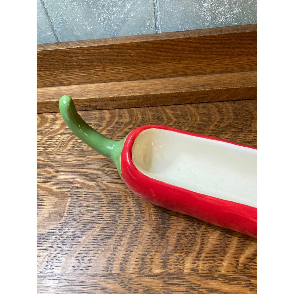Boston Warehouse 2003 Red Chili Pepper Ceramic Serving Dish Tray 18.5 Inch Long